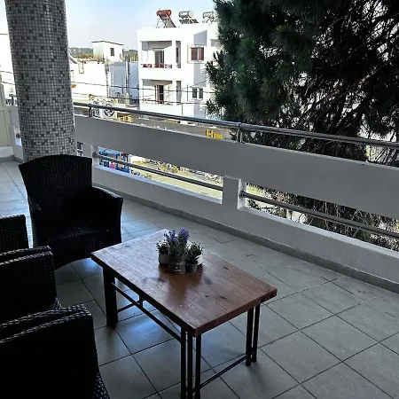 Linda Apartment アパート *